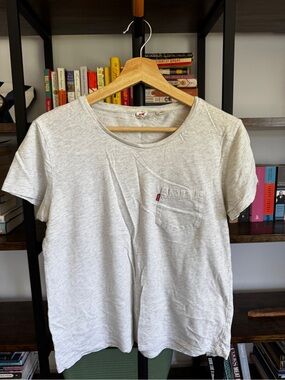Levi’s • Heather Cream Pocket Tee